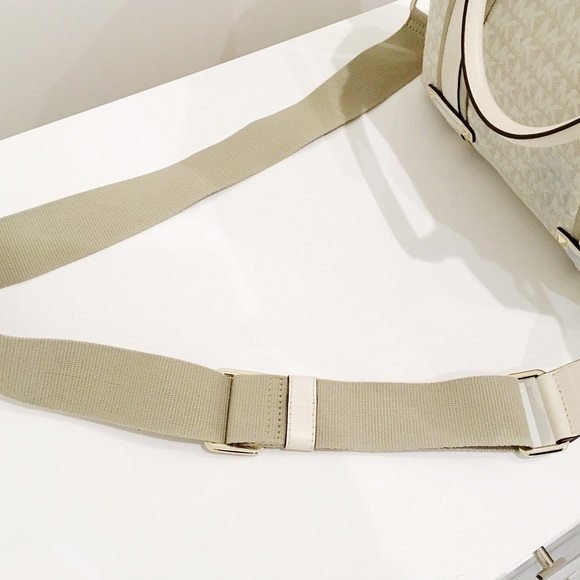 Michael Kors Vanilla White Adjustable Strap Tote Bag - Picture 6 of 12